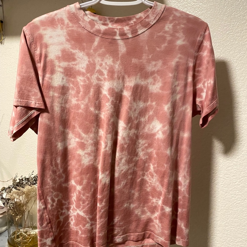 lululemon tee